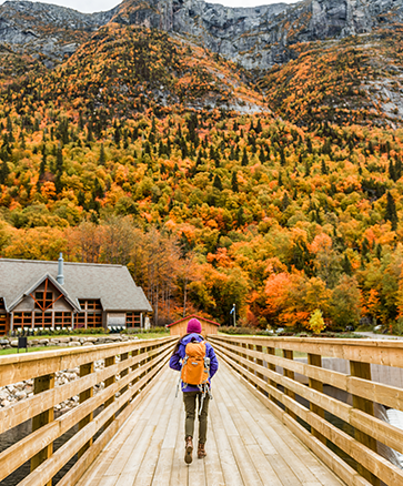 randonnée au canada en automne, pont en bois